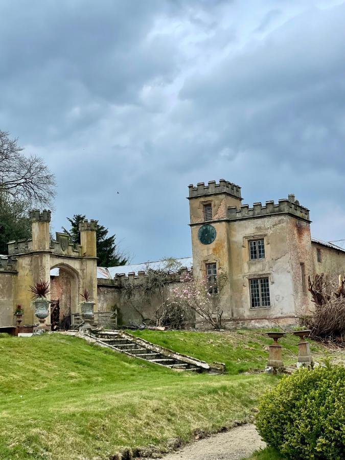 Llanerchydol Hall Suites 웰시풀 외부 사진