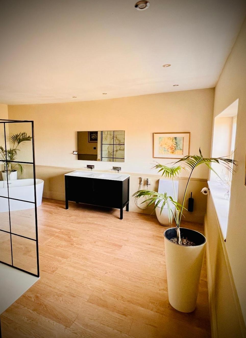 Llanerchydol Hall Suites 웰시풀 외부 사진